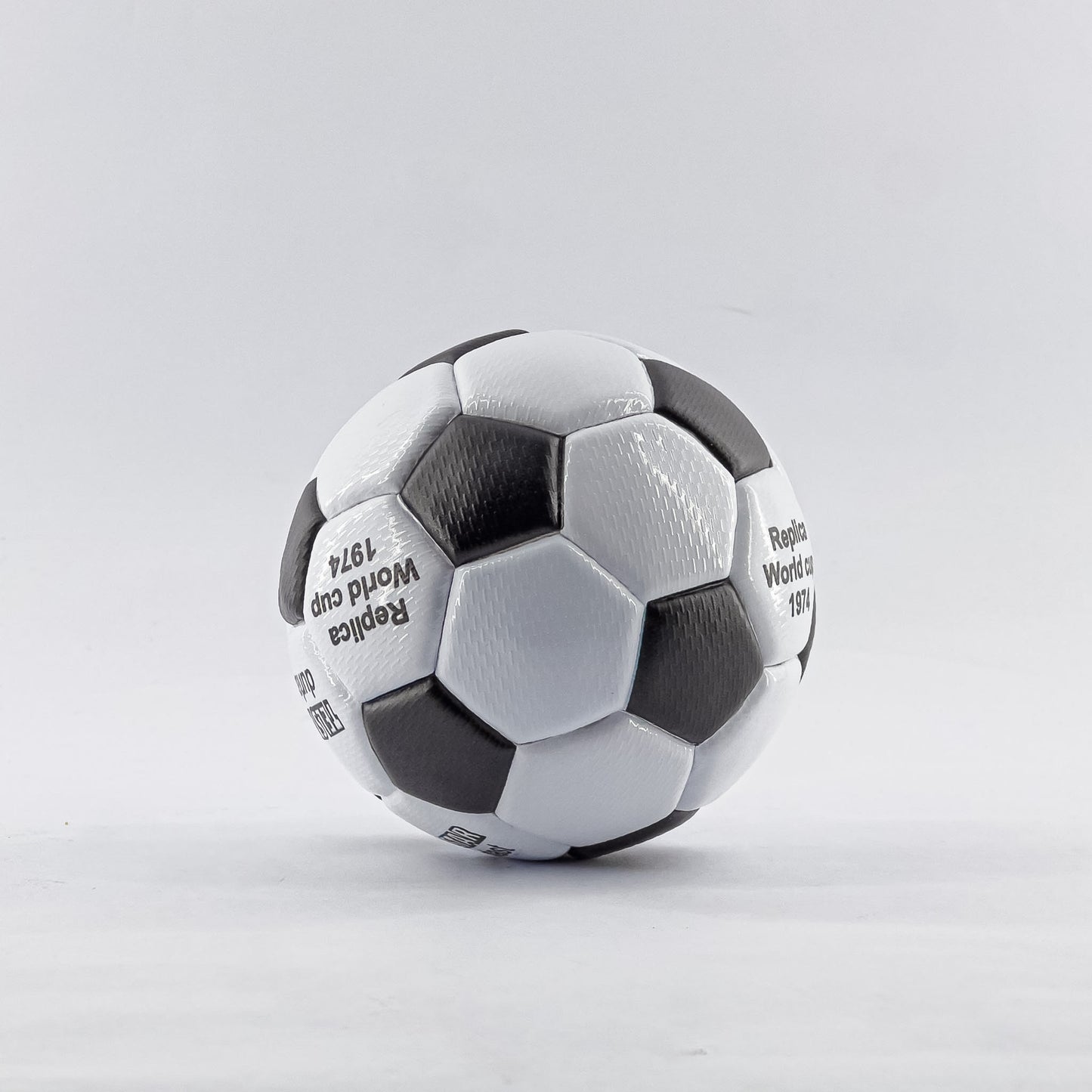 Minibalón Histórico Mundial Alemania 1974 – Réplica Coleccionable Telstar Durlast
